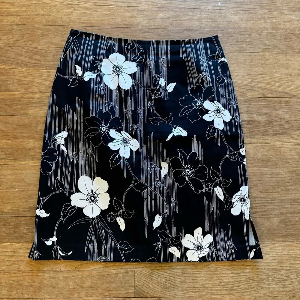 Worthington Stretch black white floral flower knee length pencil skirt sz 8 b32